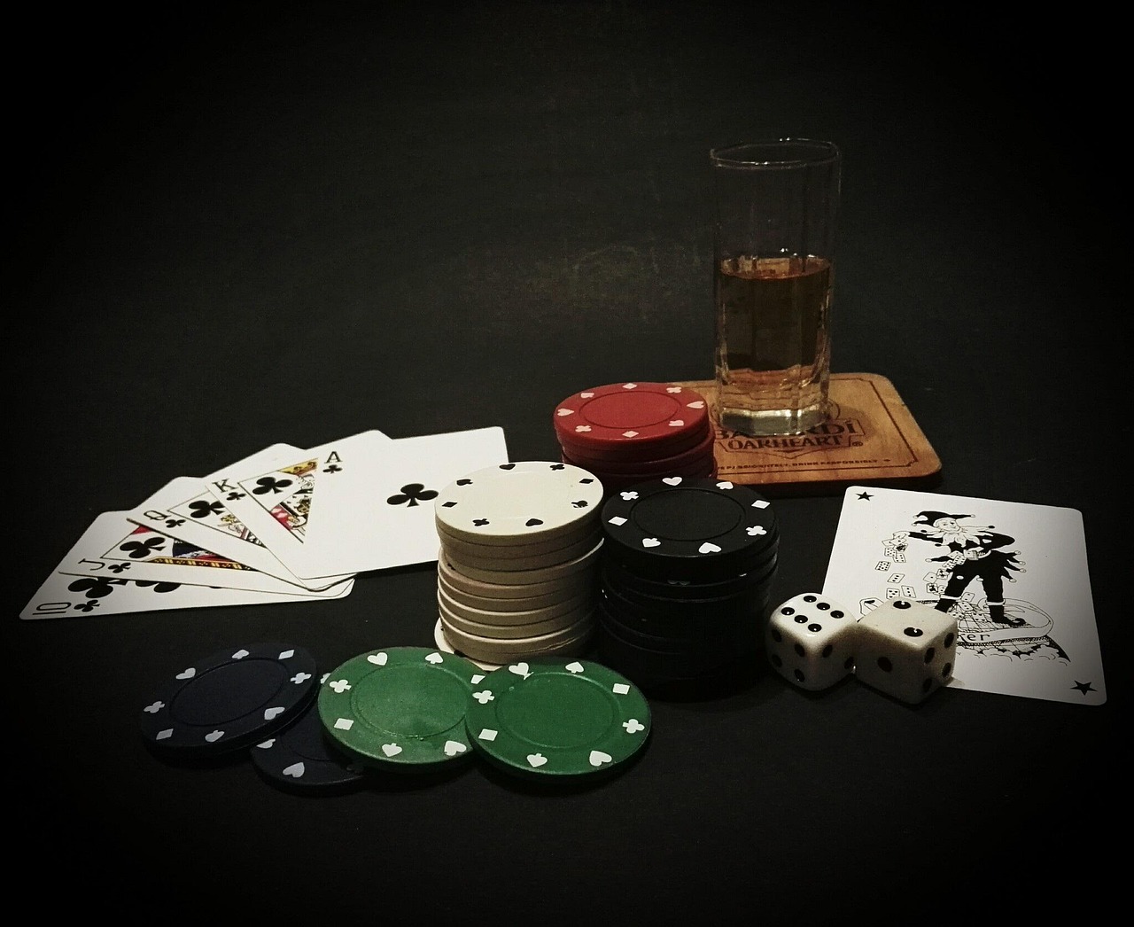When Should Beginners Bluff In Poker Guide 2026 - poker cards chips strategy table